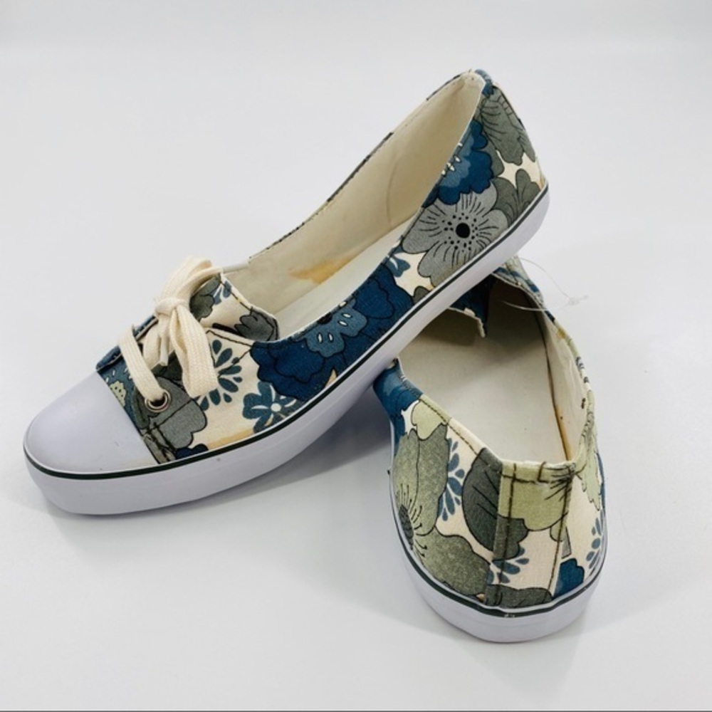 Blue & Green Floral Canvas Tie Up Sneakers